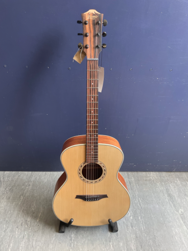 Bromo Appalachia BAA2 guitar (Acoustic) - £125