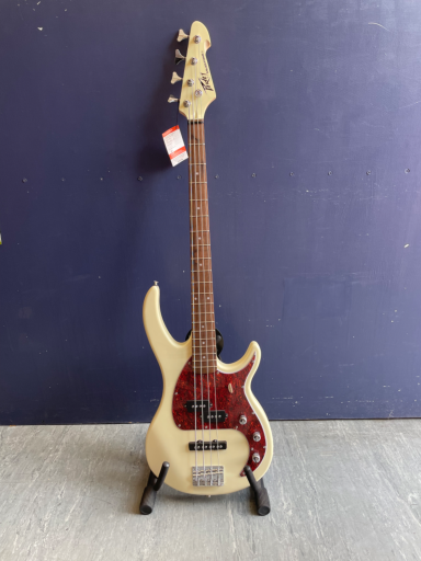 Peavey Milestone Bass Guitar (Ivory) - £261