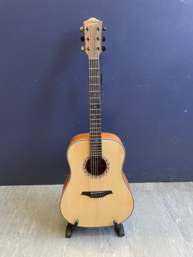 Bromo Tahoma D Model Acoustic Guitar with solid spruce top - £165.00