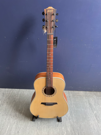 Bromo Appalachia D Model Guitar with solid spruce top (Acoustic) - £125